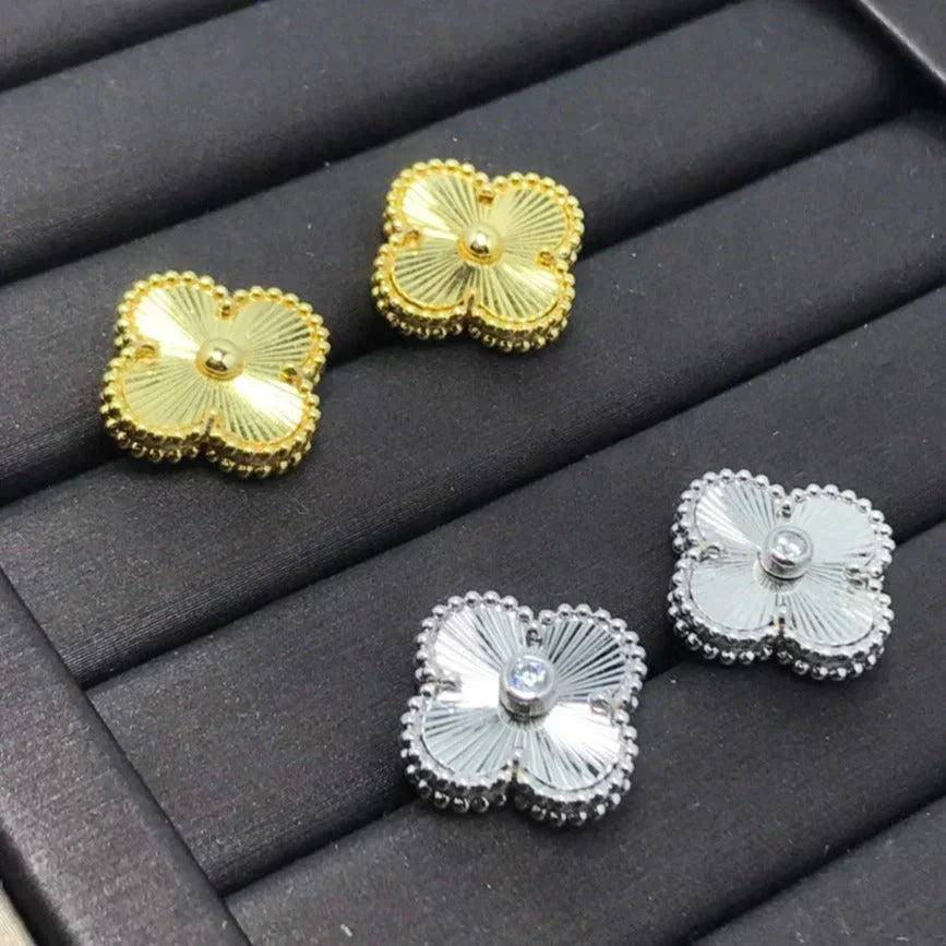 [Jesse jewelry]CLOVER MINI 9.5MM LASER EARRINGS