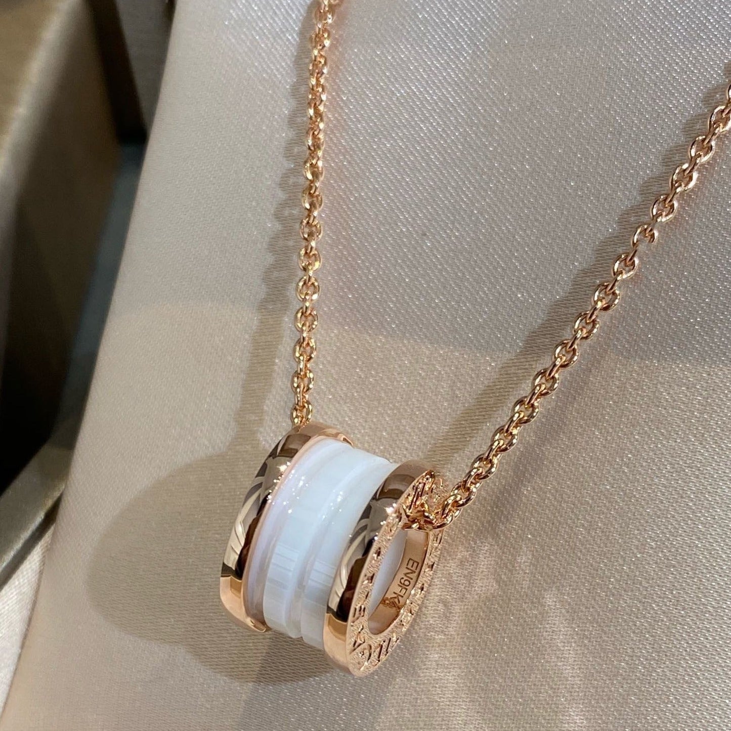 [Jesse jewelry]ZERO 1 WHITE CERAMIC PINK GOLD NECKLACE