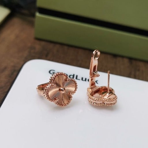 [Jesse jewelry]CLOVER MEDIUM STUD EARRINGS