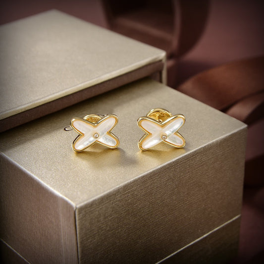 [Jesse jewelry]JEUX DE WHITE MOP GOLD DIAMOND EARRINGS